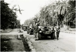 Photo 46 - Formation d'une colonne de ravitaillement avec les ferrets en tête, au départ de Buta.